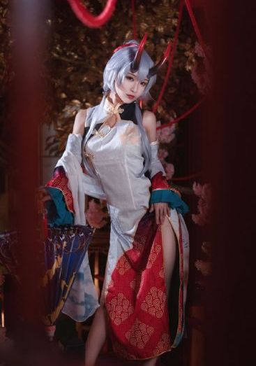 夜半梳头中的黄段开头_720影视在线观看