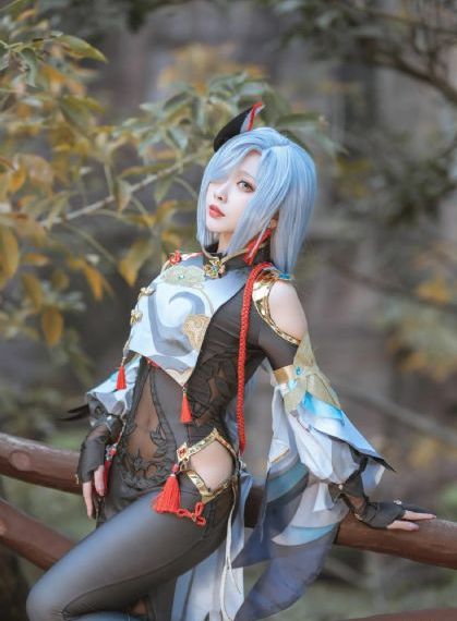 扒开她粉嫩的小缝尿进去动漫_1080P高清视频观看